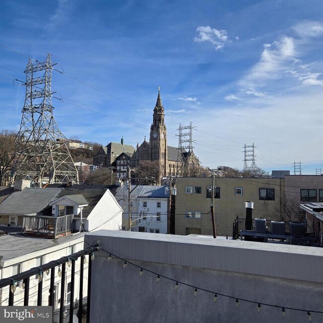 Building Photo - 4309 Main St Unit 2