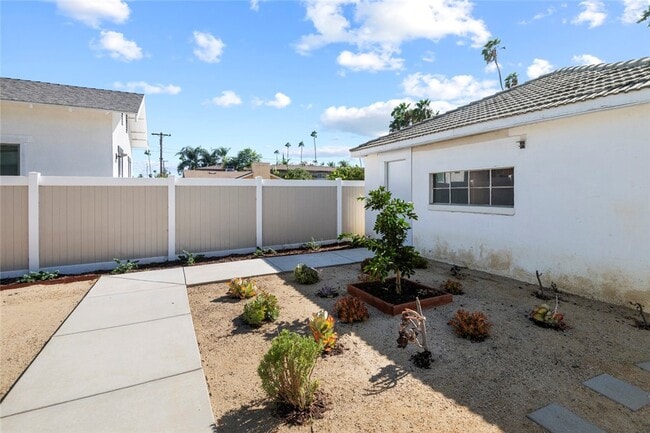 6652 Palm Ave
