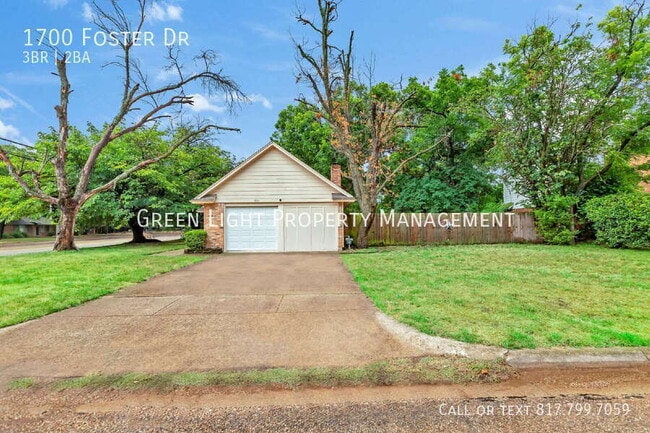 Photo - 1700 Foster Dr