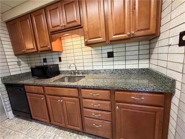 Photo - 735 Athalia St