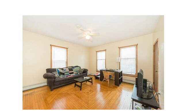 Photo - 585 Somerville Ave Unidad A