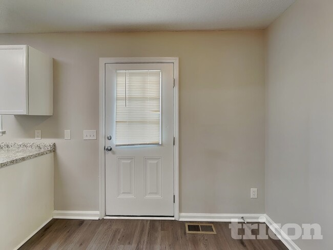 Photo - 105 Pinto Ln