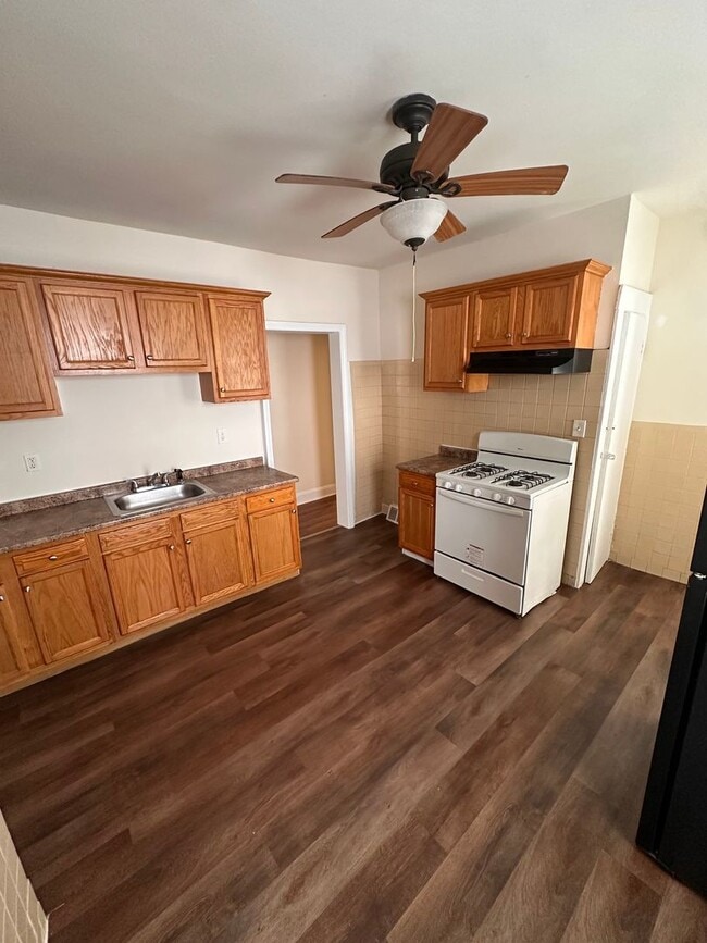 Photo - Catherine St. 143-147 Unit 143 1st