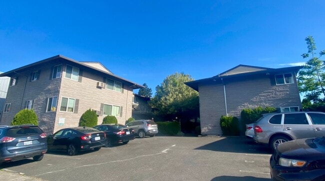 Building Photo - **50% OFF THE FIRST MONTH'S RENT** Montavilla 2 Bedroom Main Floor Apartment w/ A/C and Off Stree... Unit 9033