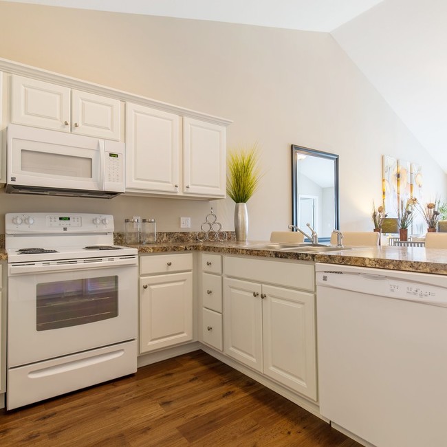 Lakeside at Fallen Timbers - Lakeside at Fallen Timbers Townhomes