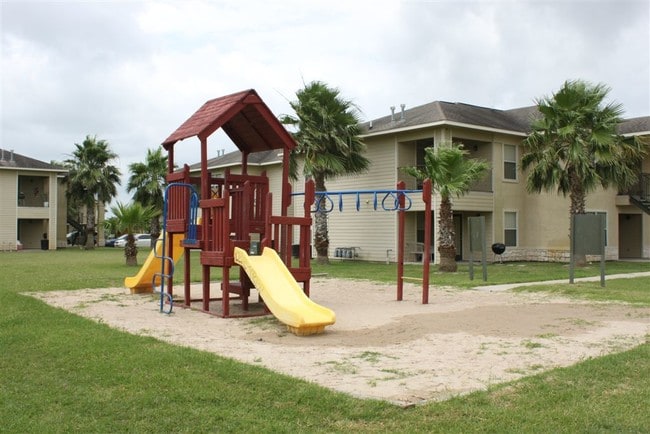 Amistad Apartments