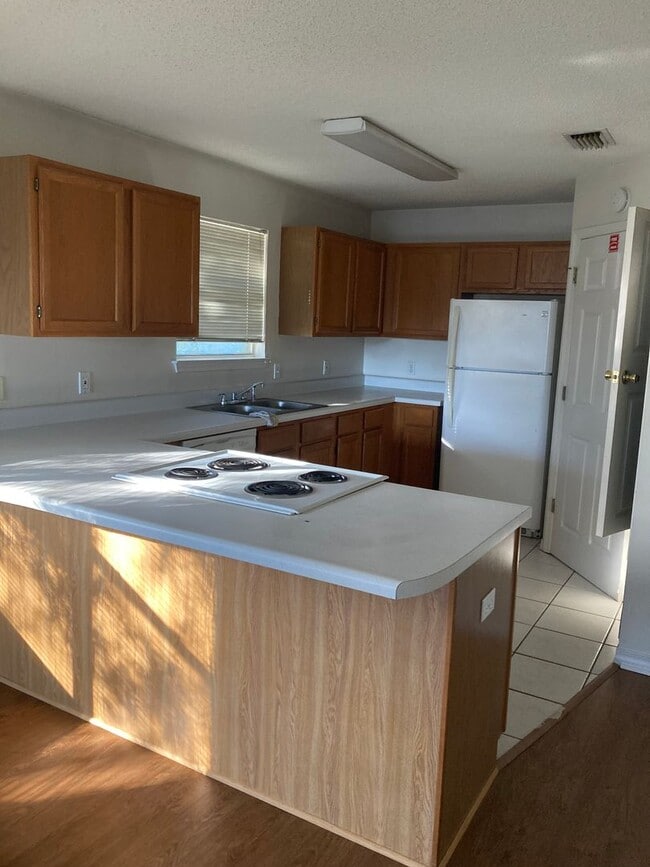 Photo - 587 Florosa Ct