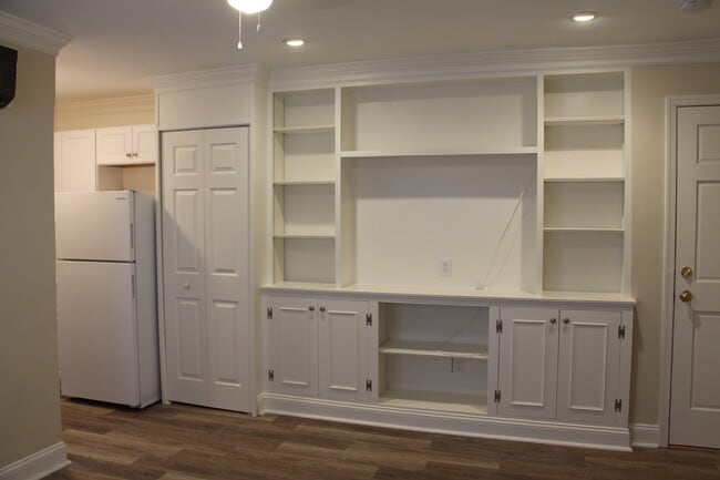 Building Photo - 720 N Monroe St Unit 5