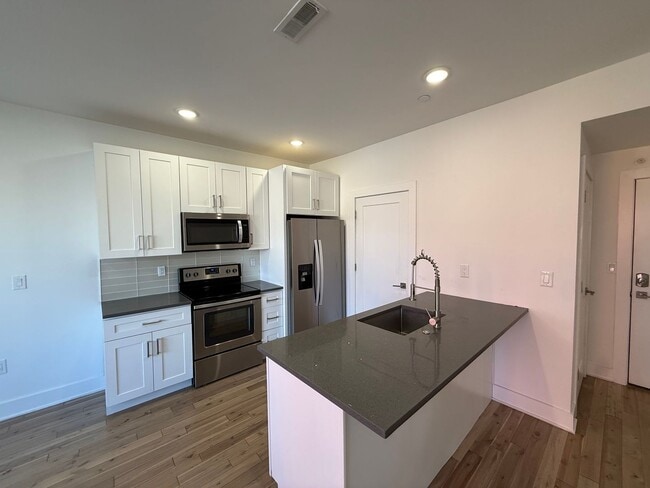 1433 Brown St Unit 5