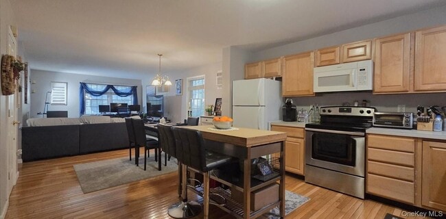 Photo - 36 Washington Pl E