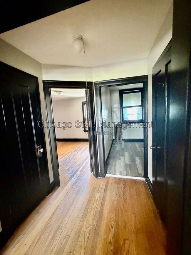 Building Photo - 2950 W 61st St Unit 2