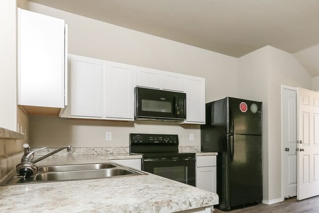 1056 Huntington Dr