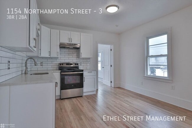 Building Photo - 1154 Northampton St Unit 3