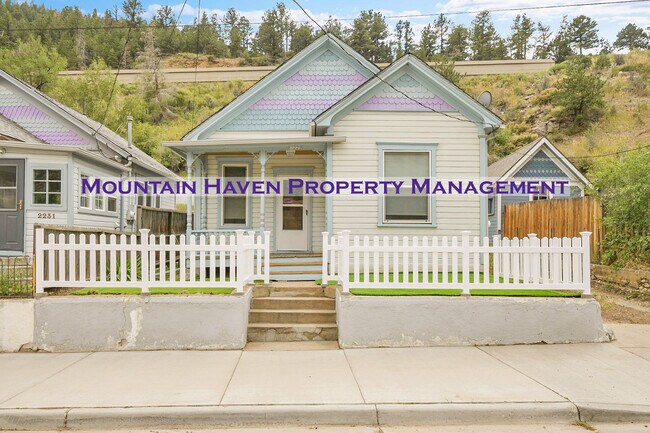Building Photo - 2229 Miner St Rental