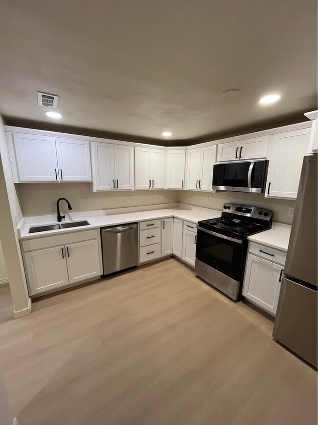 Building Photo - 916 W 1150 S
