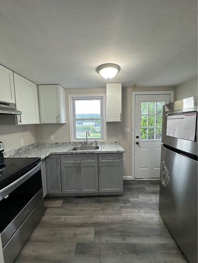 Building Photo - 1514 Cedar Ave Unit 1