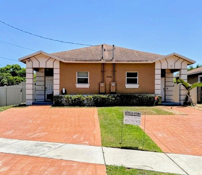 Building Photo - 798 NE 43rd St Rental