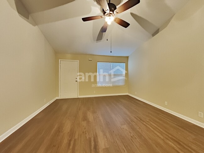 Photo - 1104 S Hampton Close