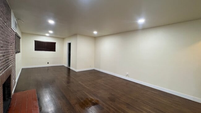 Photo - 8154 Potter Ave