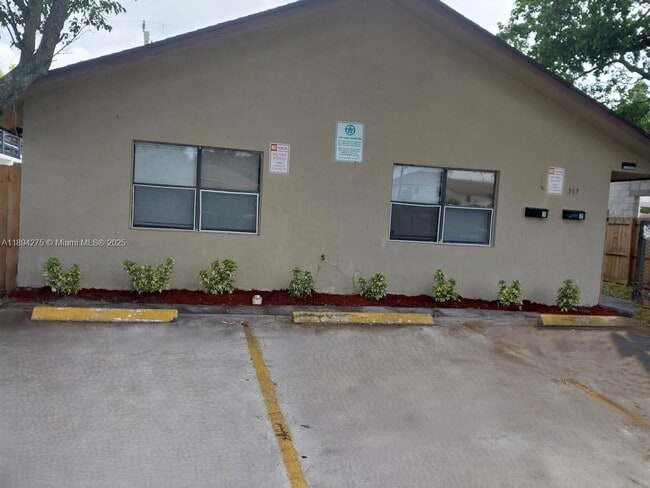 Photo - 717 NW 5th Ave Unidad 2