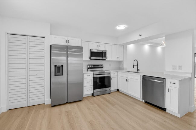 Photo - 14475 Strathmore Ln Unit 808
