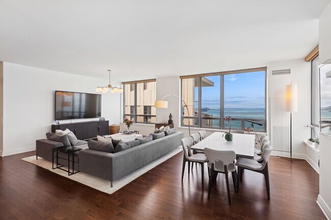 Photo - 600 Lake Shore Dr