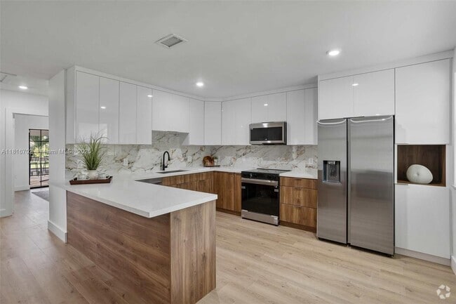 Building Photo - 5860 SW 13th St Rental