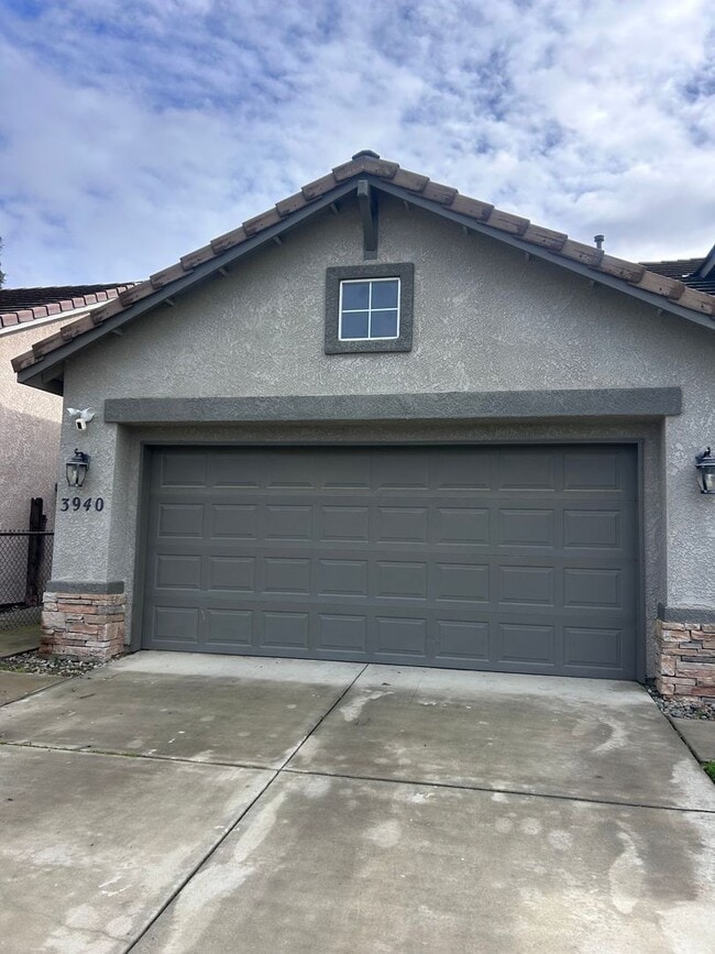Photo - 3 bed 2 bath - South Visalia!