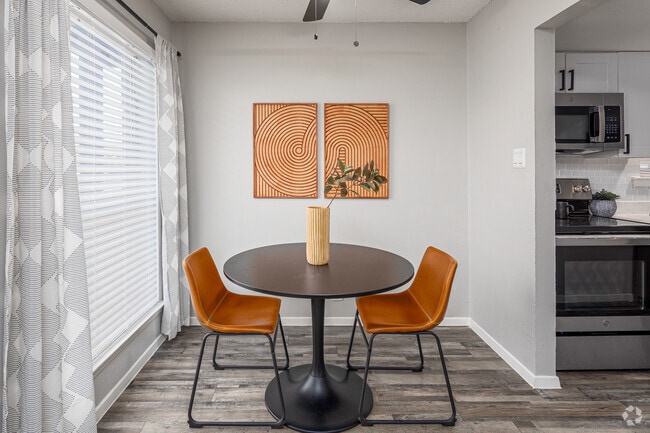 1BR, 1BA - 618SF - Dining Room