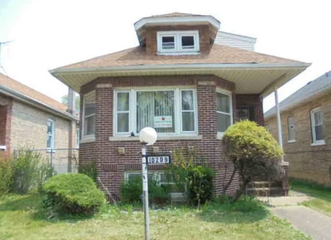 Building Photo - Spacious 4BR Single-Family Home – Renovate...