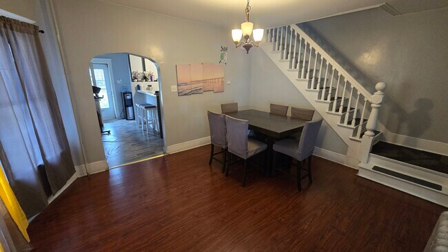 Photo - 601 W Main St
