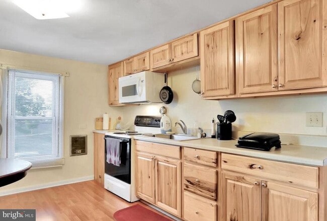 316 W 9th St
