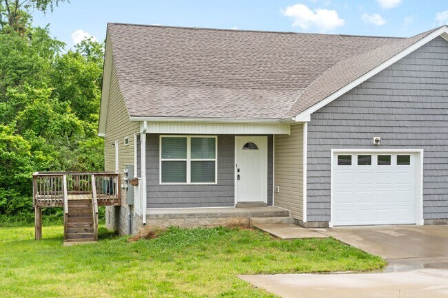 Photo - END UNIT! Close to Ft Campbell and convenient shopping and restaurants! Unit A