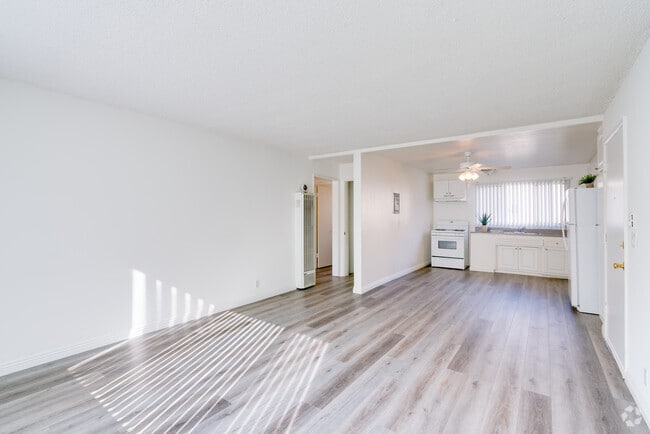 2HAB, 1BA - 800 ft² - Serrano Apartments