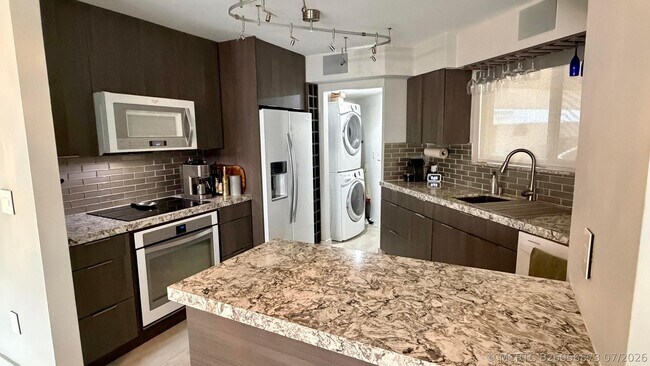 Photo - 2571 Tigertail Ave