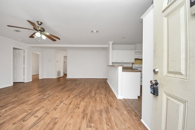 Building Photo - 6526 Carver Rd