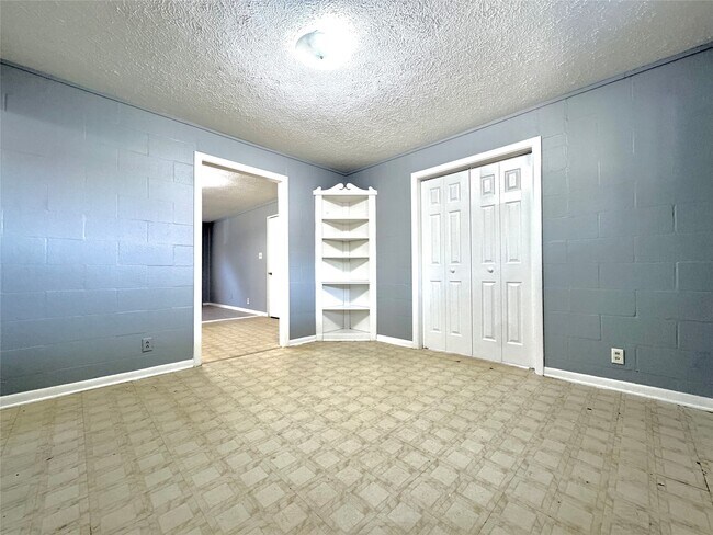 Photo - 425 E Park Dr