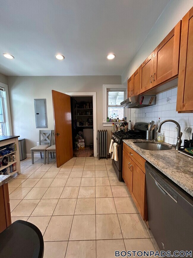 Photo - 101 Glenville Ave Unidad 2