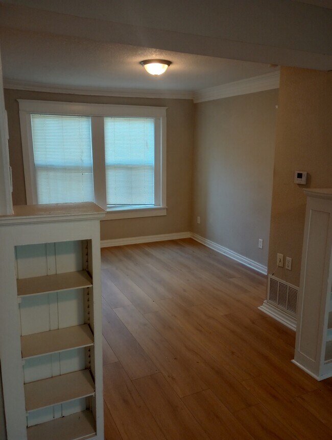 Photo - 912-914 E 39th St