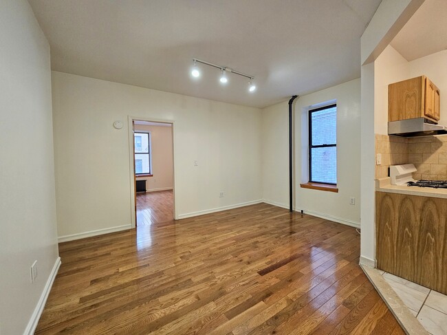 Building Photo - 610 W 150th St Rental