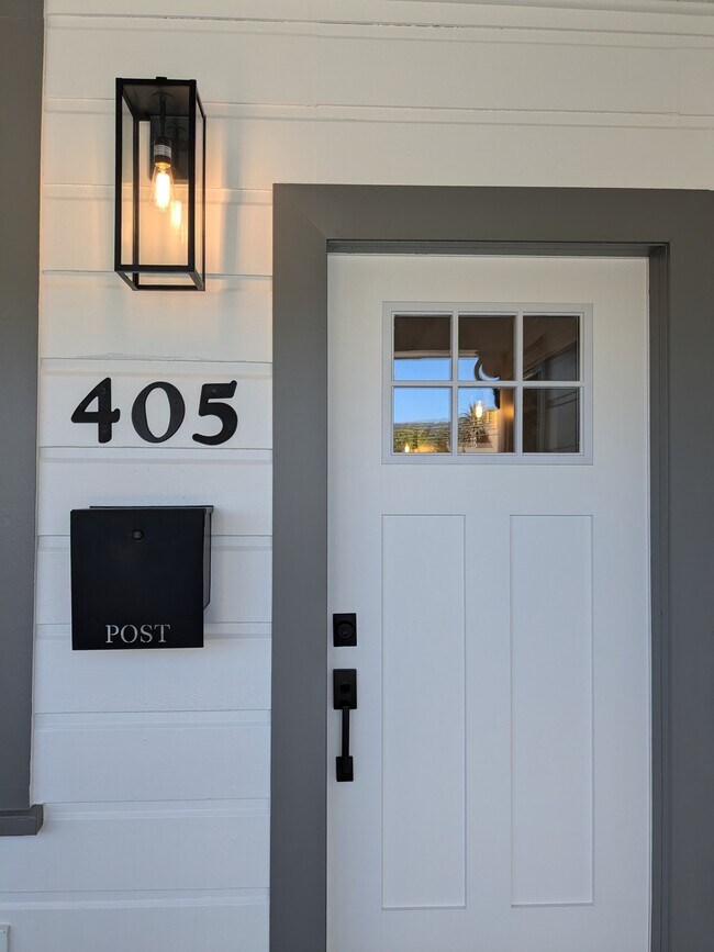 Photo - 405 N Cloverdale Blvd