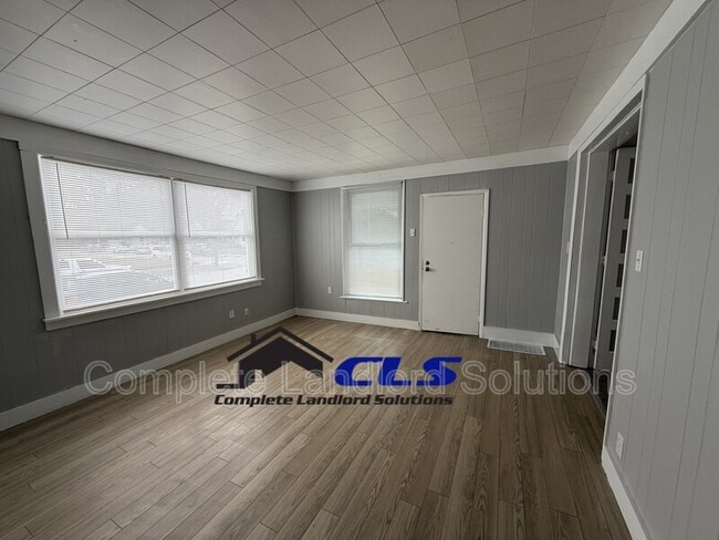 Photo - 2401 Garfield Ave