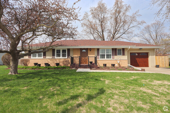 Building Photo - 1050 E Southmor Rd Rental