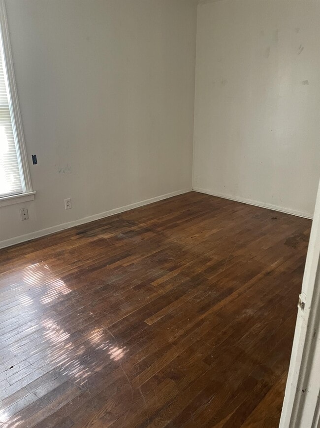 Photo - 1009 Hirschi Ln