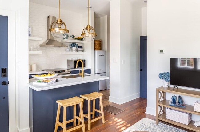 Photo - 538 Winton Terrace NE