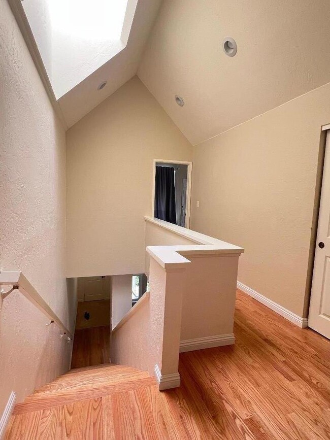 Building Photo - 333 Ramona St Rental