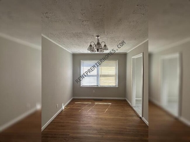 Building Photo - 1410 E 53rd St