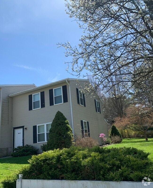 Building Photo - 920 Southgate Dr Unit 7 Rental