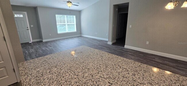 Photo - 217 Oak Ln Cir