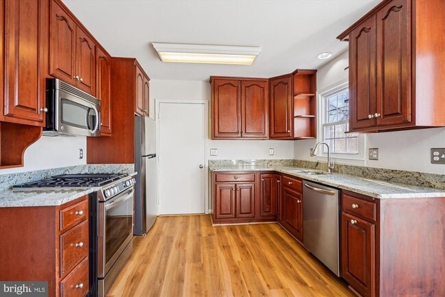 Photo - 1918 Contralto Ct